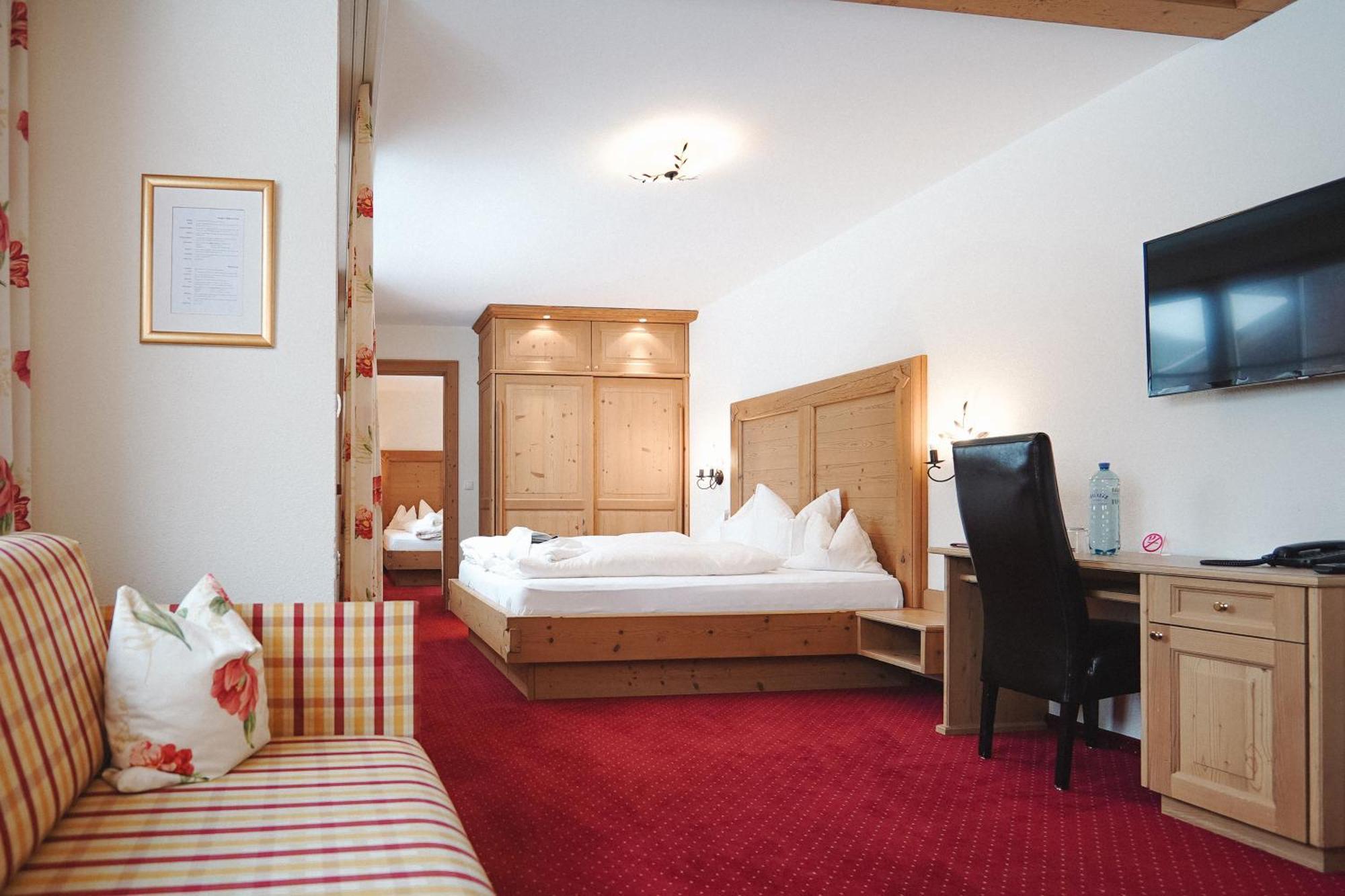 Hotel Acerina Superior Лех Экстерьер фото